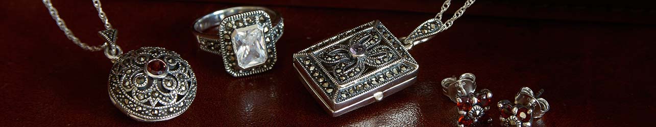 Necklaces & pendants Necklaces & pendants