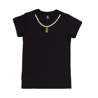 Anne Boleyn B necklace black t-shirt